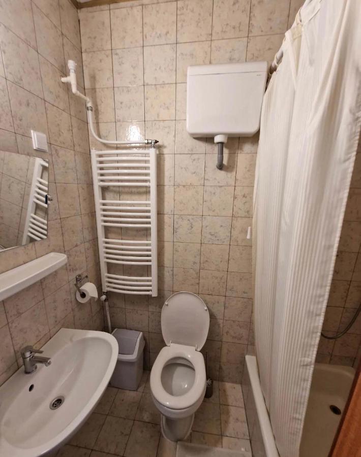 Tang House 唐舍 Hotell Budapest Exteriör bild