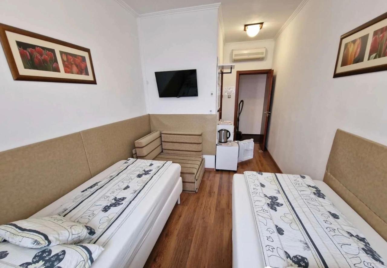 Tang House 唐舍 Hotell Budapest Exteriör bild
