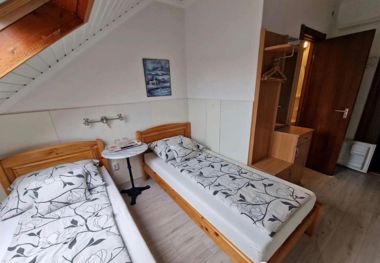 Tang House 唐舍 Hotell Budapest Exteriör bild
