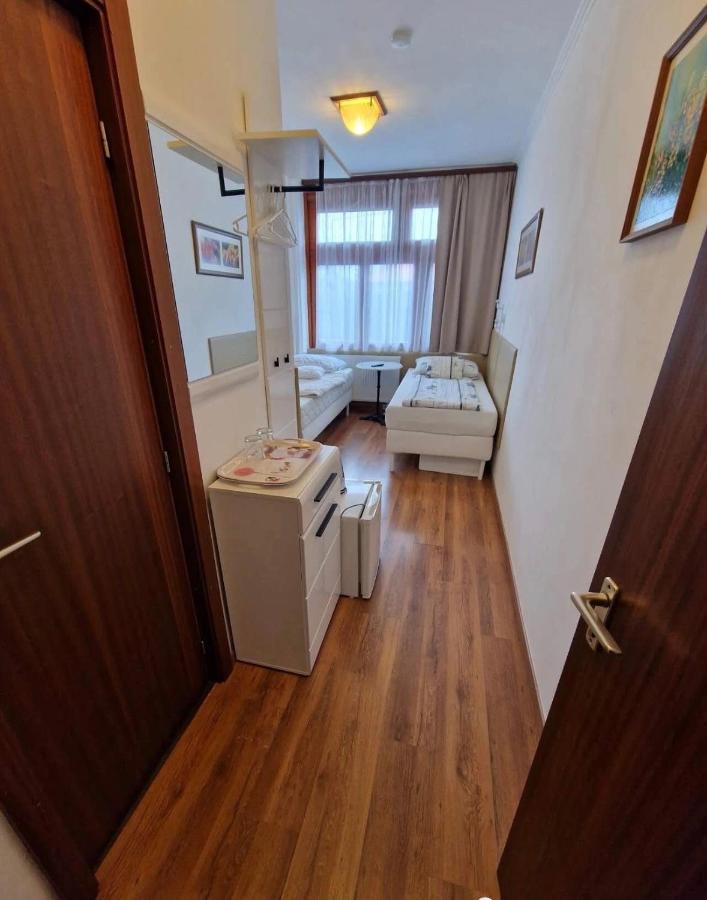 Tang House 唐舍 Hotell Budapest Exteriör bild